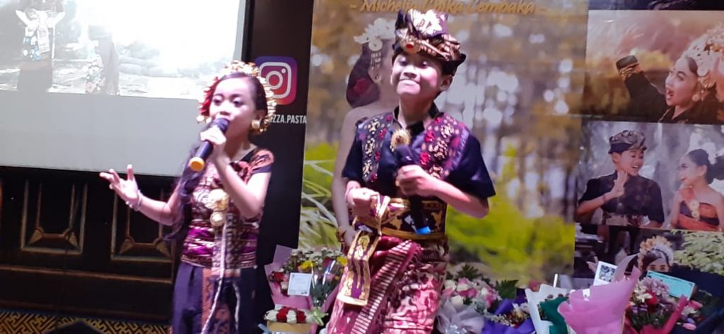 Chika feat Angling saat perfome peluncuran mini album Di Beten Langit Bali/ inimusik/ foto by istimewa