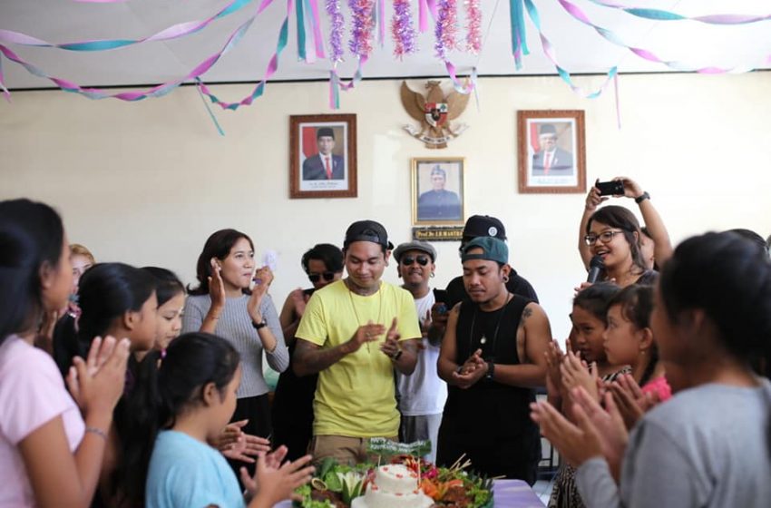 Kroncong Jancuk saat sesi Potong tumpeng /inimusik