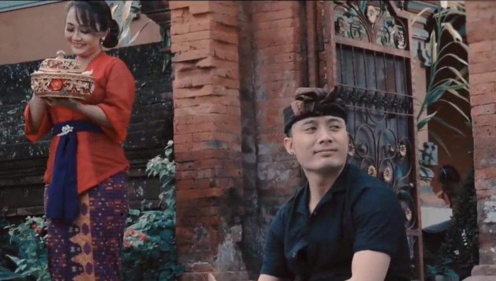 Tisson feat Putri Bulan/ inimusik