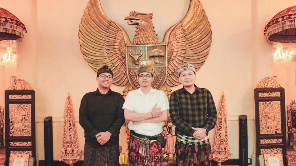 JR17 Hyang Taksu/inimusik