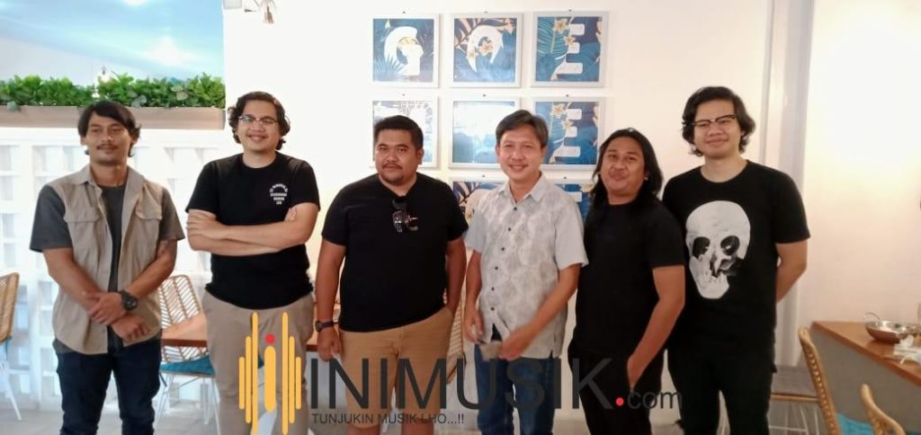 Panitia Gebrax Drum Competition 2020, dari kiri ke kanan Teguh (Rockness), Iwan (KrsOne), Ongky (Studio Versals), Deky Tawas (DeBeat), Gde Kurniawan (DeMores), Krisna (KrsOne)