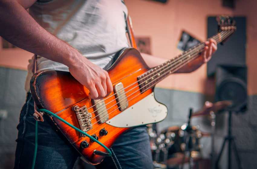 Tips Merawat Gitar Bass/ vncom/inimusik/pixabay