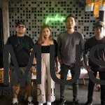 Lebri Partami (dua dari kiri) dan DiUbud Band/ist/inimusik/Emosi dan Alkohol Berbicara