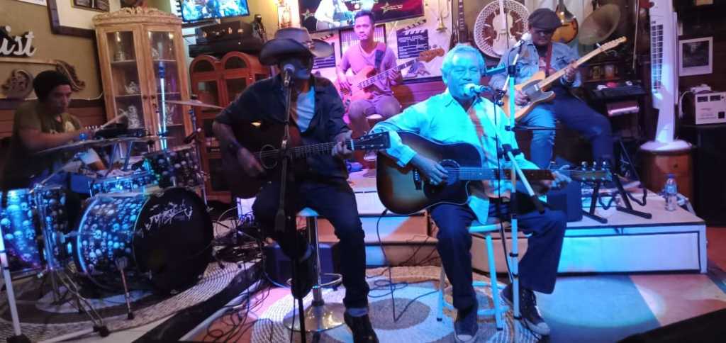 D'Tandung Project feat De Alot