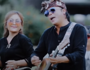 ayu saraswati feat ray peni lirik