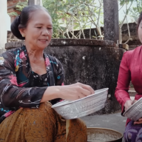 salah satu scane dalam video klip Ngadu Nasib dari Edi Sulawa