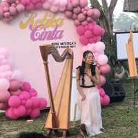 Rose Mystica akhirnya menyapa para penggemarnya melalui single Ketika Cinta.