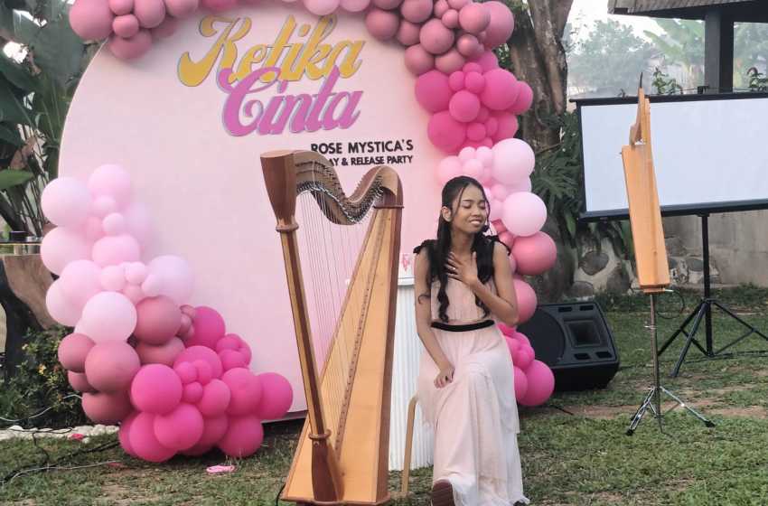 Rose Mystica akhirnya menyapa para penggemarnya melalui single Ketika Cinta.