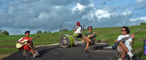 Lirik lagu Jeleme Antik 2 dari Raja band Bali yang dirilis berbarengan dengan video klipnya pada 2 Februari 2024.
