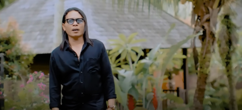 foto yan srikandi dalam video klip lagu kaden sing nah