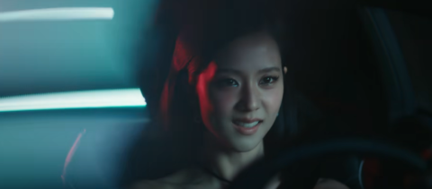 video klip Earthquake dari Jisoo