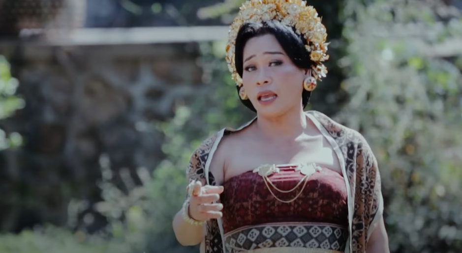 profil Ayu Puri