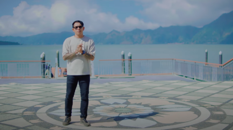 Pompi lirik lagu beli boya sultan