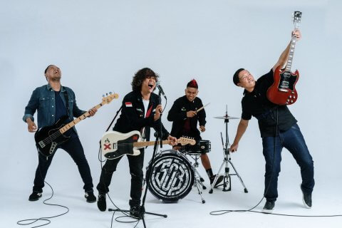 “Before It Burns” Scared Of Bums Nyalakan Kembali Api Punk Bali dengan Pesta Sesi Dengar yang Mengguncang